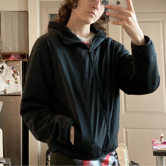 Black Uniqlo wind resistant fleece jacket size small - Picture 2 of 3